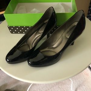 Kelly & Katie black patent pumps